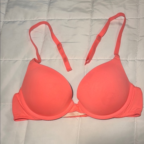 Victoria’s Secret PINK
WEAR EVERYWHERE PUSH-UP
BRA Coral - Picture 2 of 8